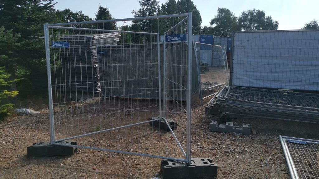 Bauzaun ca. 2,20 x 2,00 m – kompaktes Bauzaunelement von BLOCK Bauzäune